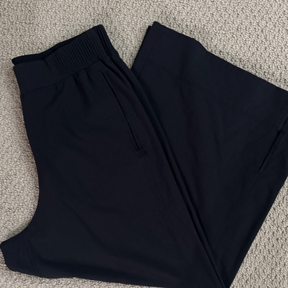 Lululemon wide leg crop pant - Picture 1 of 6